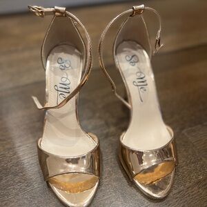 Fashion nova shoes size 7
